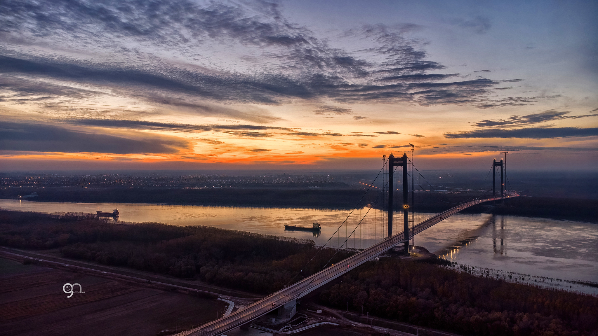 Plângere penală: Podul Suspendat peste Dunăre funcţionează fără autorizaţii
