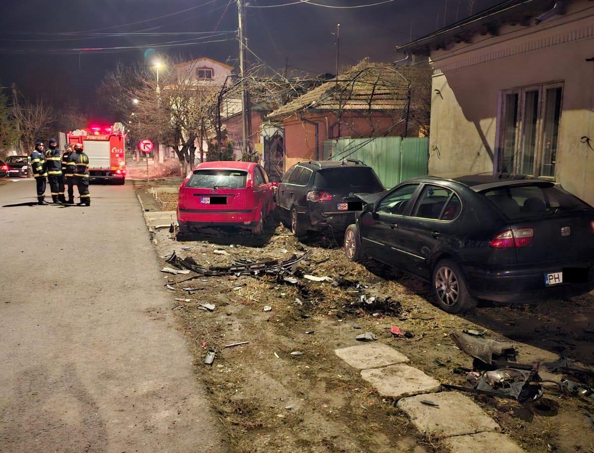 FOTO: Maşini parcate distruse de un şofer băut şi cu permisul suspendat, la Brăila