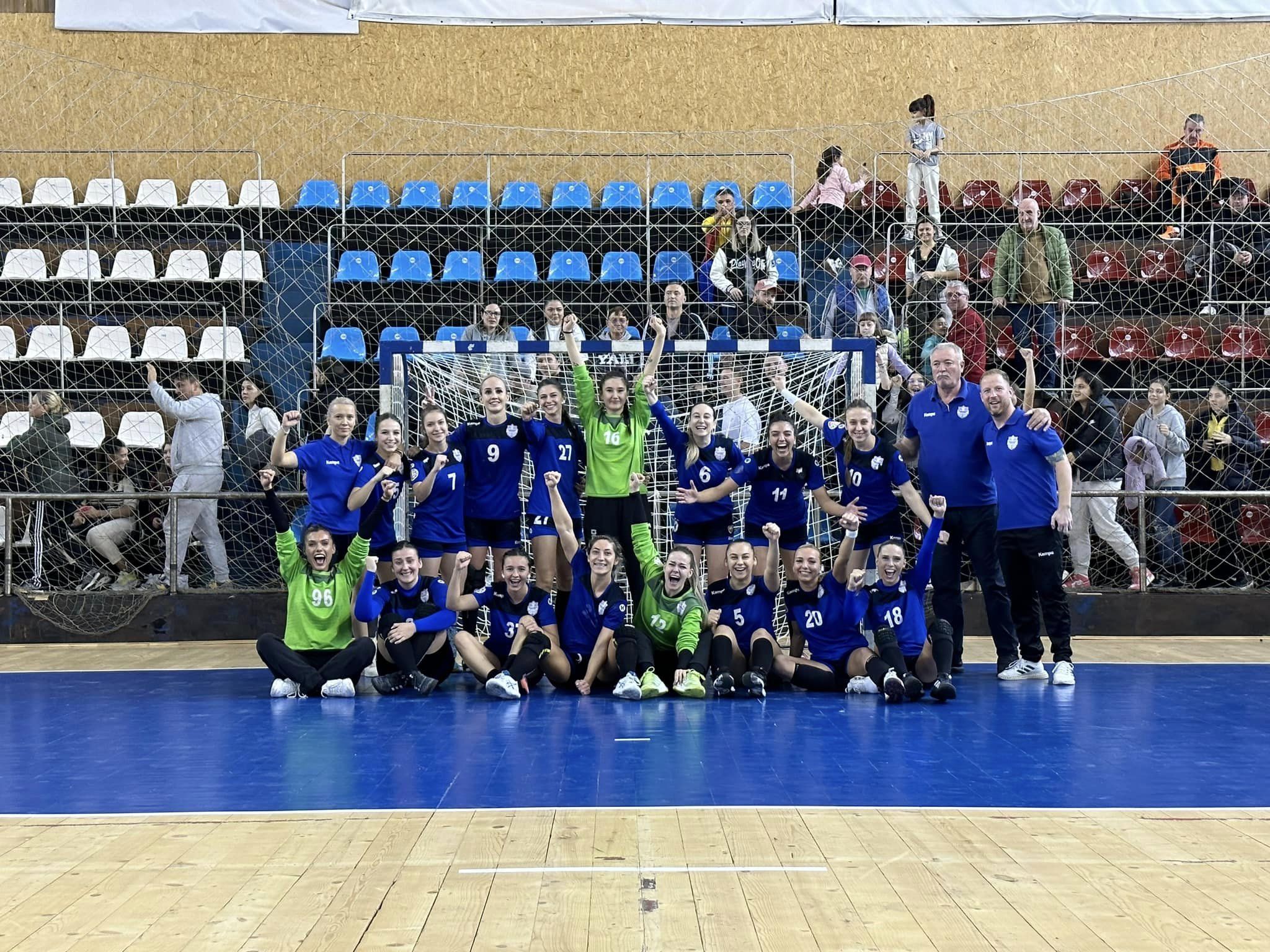 Handbalistele de la CSM Galaţi au început returul cu o victorie la 13 goluri