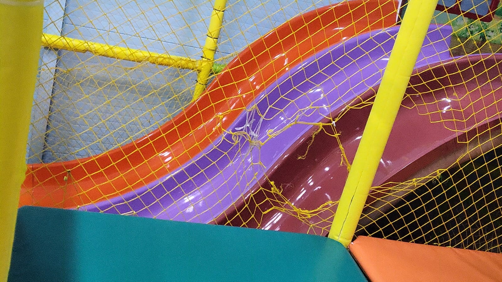 Locul de joacă pentru copii din mall închis de Protecţia Consumatorilor Galaţi - FOTO/VIDEO