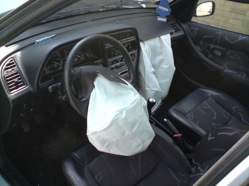 I-a tăiat jugulara! Şofer ucis de airbag după o tamponare uşoară