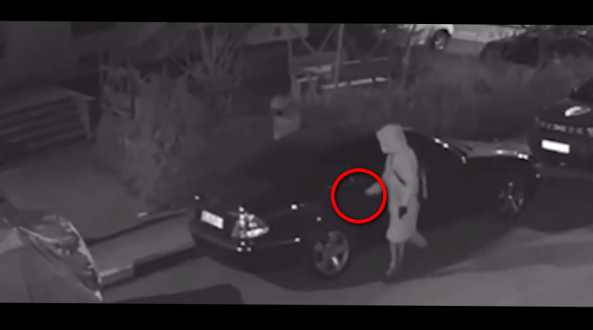 VIDEO: Maşini parcate luate la control în noapte, la Tecuci