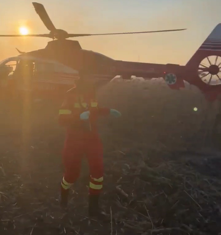 VIDEO: Incendiu în Deltă. Familie salvată cu elicopterul SMURD Galați