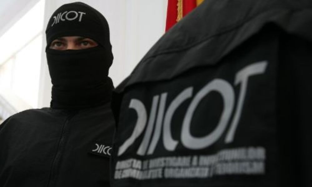 Elevi din Galați săltați de la ore pentru pornografie infantilă