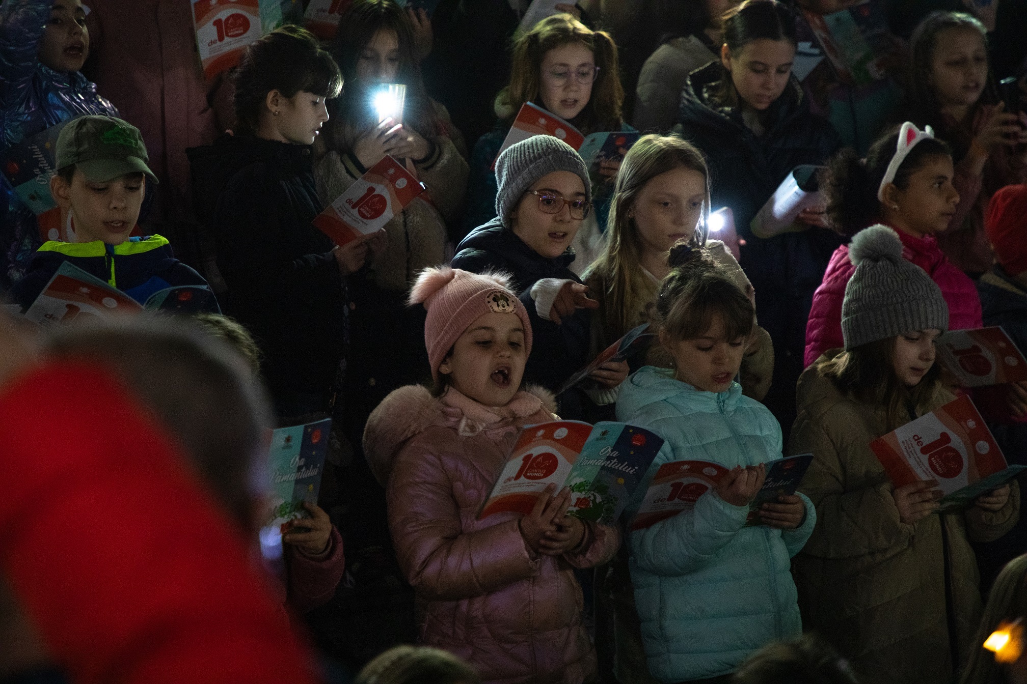 FOTO: Nou record Cantus Mundi: 32.000 de participanţi la Ora Pământului