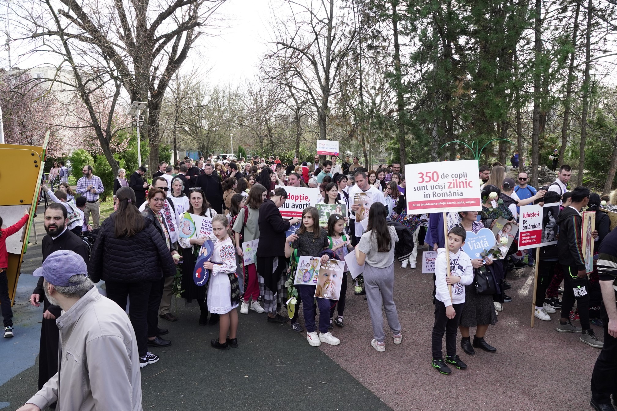 FOTO: Ediţia a 14-a a „Marşului pentru viaţă” în Arhiepiscopia Dunării de Jos