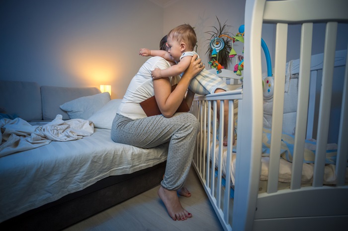 Ce să faci atunci când bebelușul se trezește frecvent în timpul nopții
