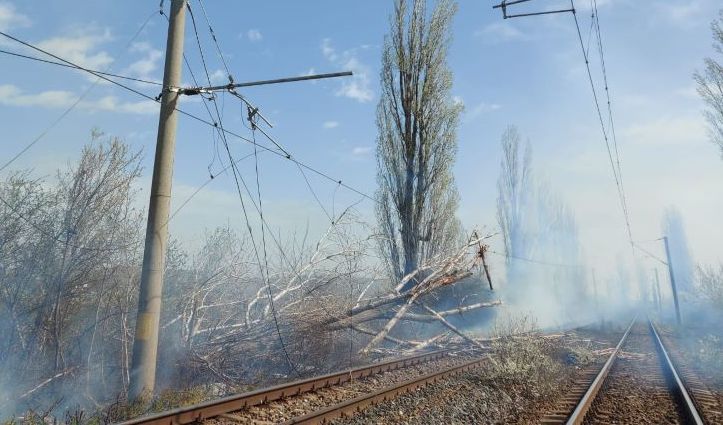 Incendiu pe calea ferată! Întârzieri ale trenurilor Galaţi - Bucureşti