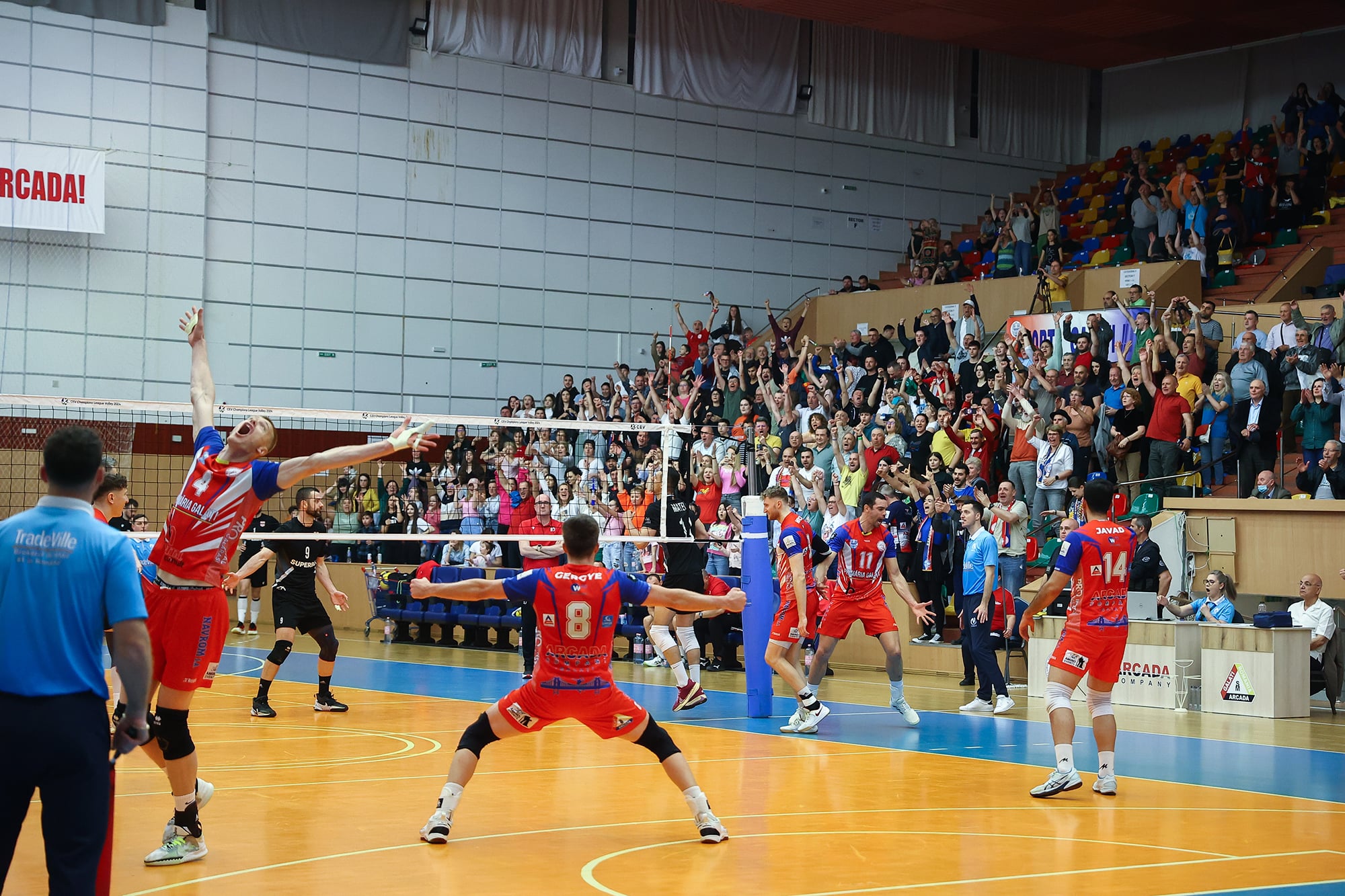 FOTO: Spectacol voleibalistic la sala Dunărea