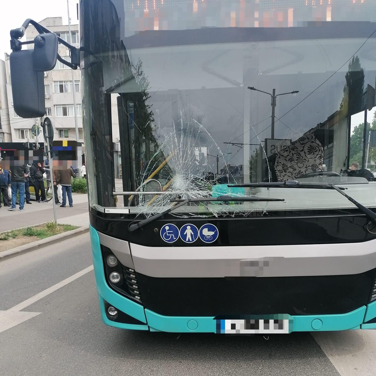 Trei femei lovite pe trecerea de pietoni de un autobuz Transurb 