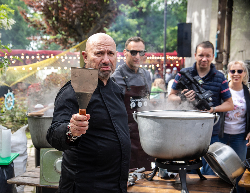 FOTO/VIDEO: Chef Cătălin Scărlătescu, show culinar la Festivalul Scrumbiei Gălăţene 2024