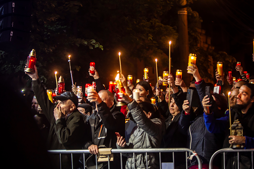 Explozie de credinţă la Galaţi, în Noaptea de Înviere 2024 - GALERIE FOTO/VIDEO