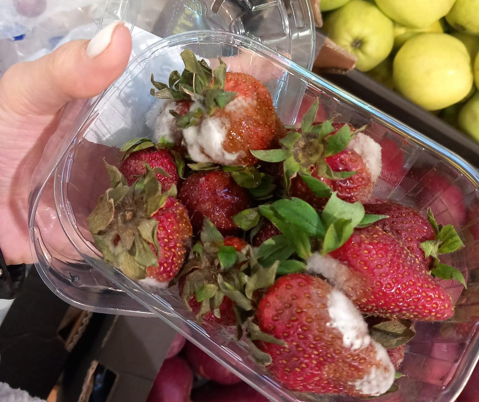 FOTO: Gălăţeni, mare grijă când cumpăraţi legume şi fructe! Avertisment al Protecţiei Consumatorilor