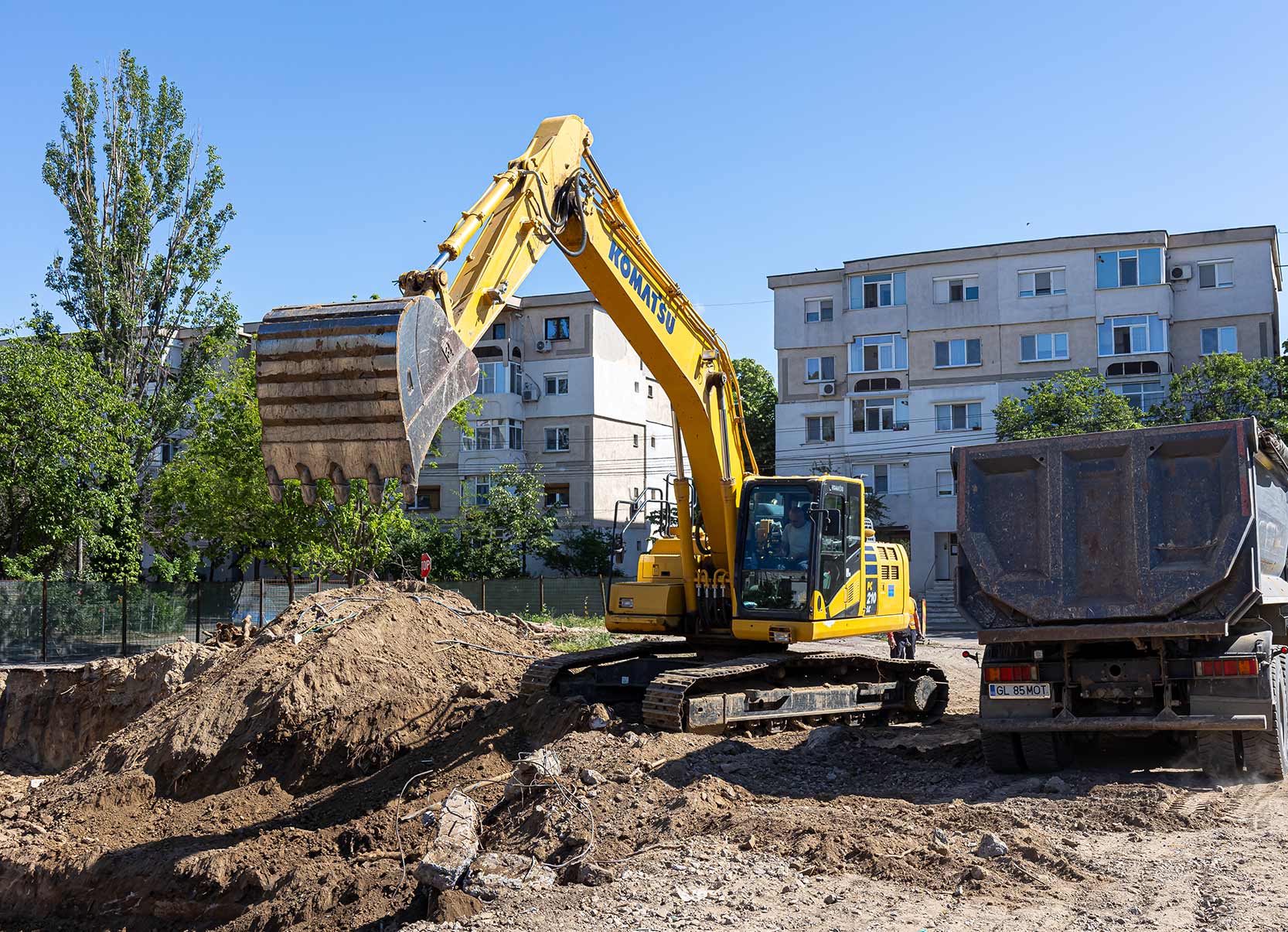 FOTO: Au început lucrările la parcarea etajată din Micro 21