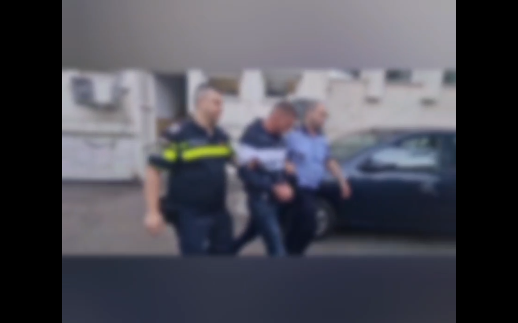 VIDEO: Reţinuţi de poliţişti şi arestaţi după o bătaie cruntă la Romanu, Brăila