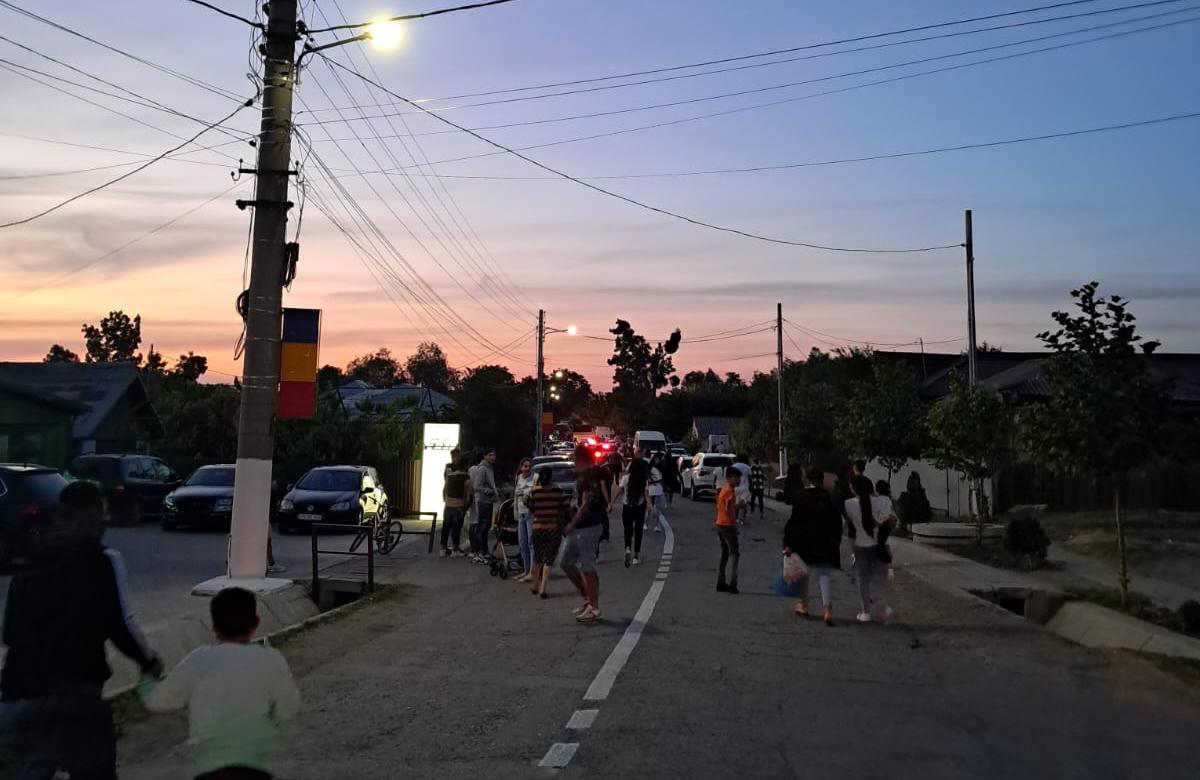 VIDEO: Scandal şi bătaie la un concert în judeţul Galaţi