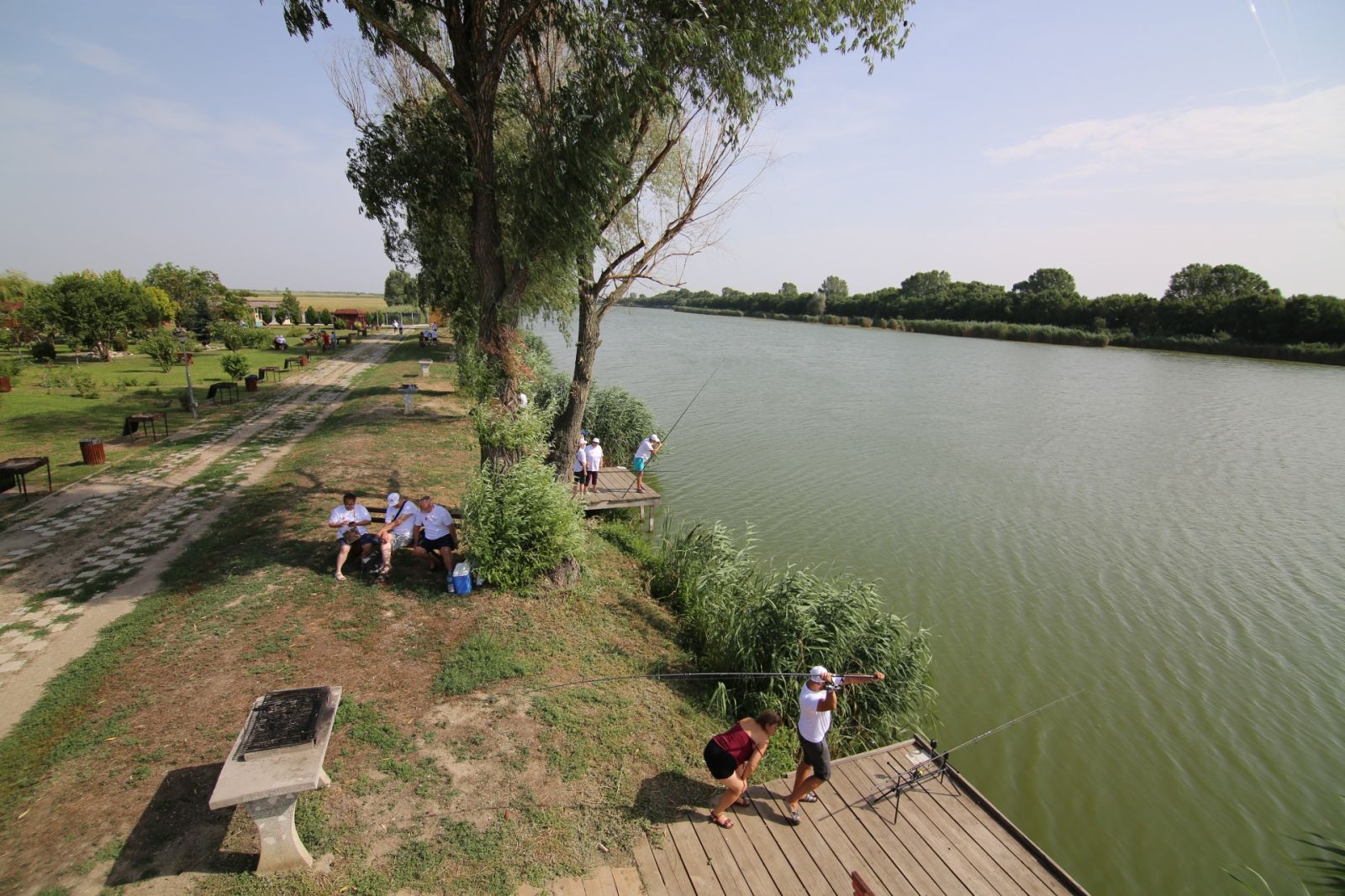Concurs de pescuit pentru nevăzători, la balta Zătun