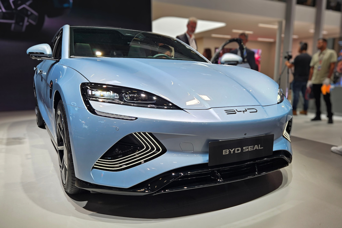 UE ameninţă producătorii de vehicule electrice din China cu taxe de până la 38%