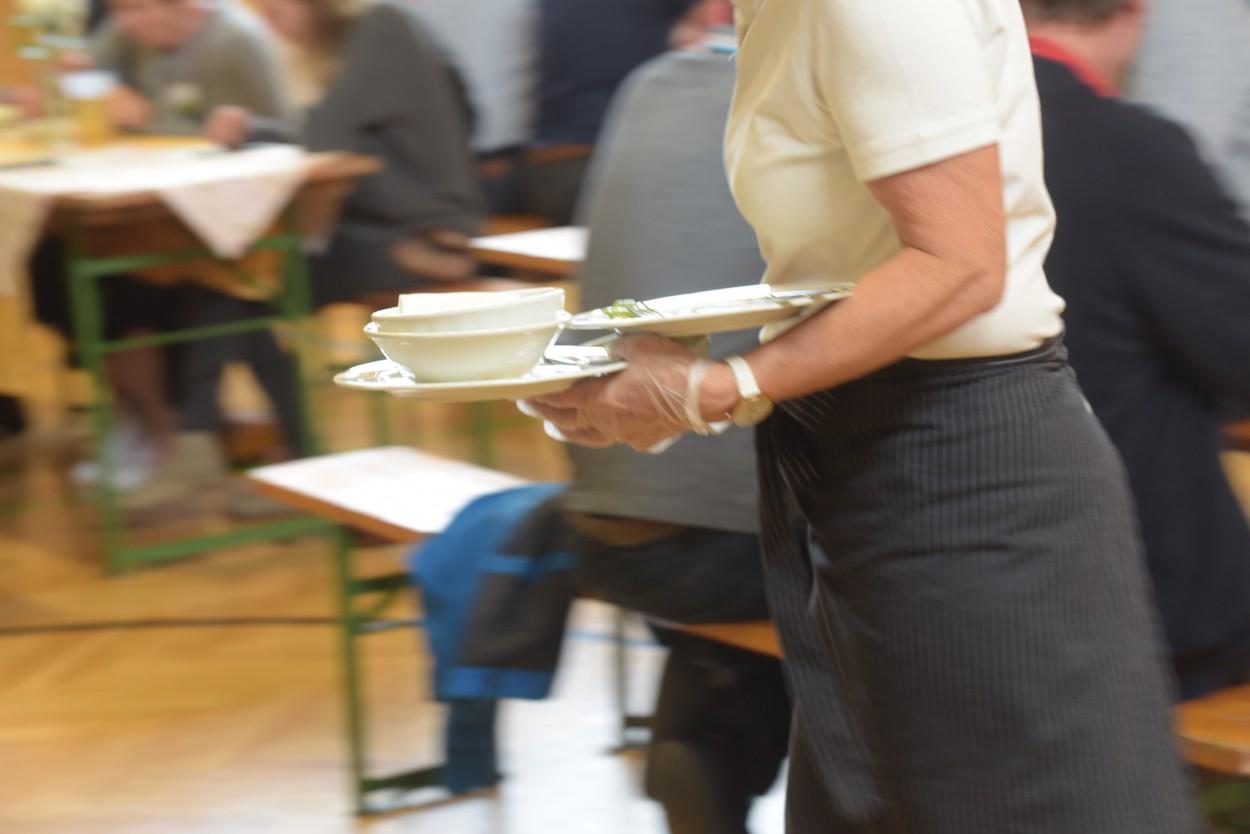 Inspectorii de muncă gălăţeni, raid soldat cu amenzi prin restaurante