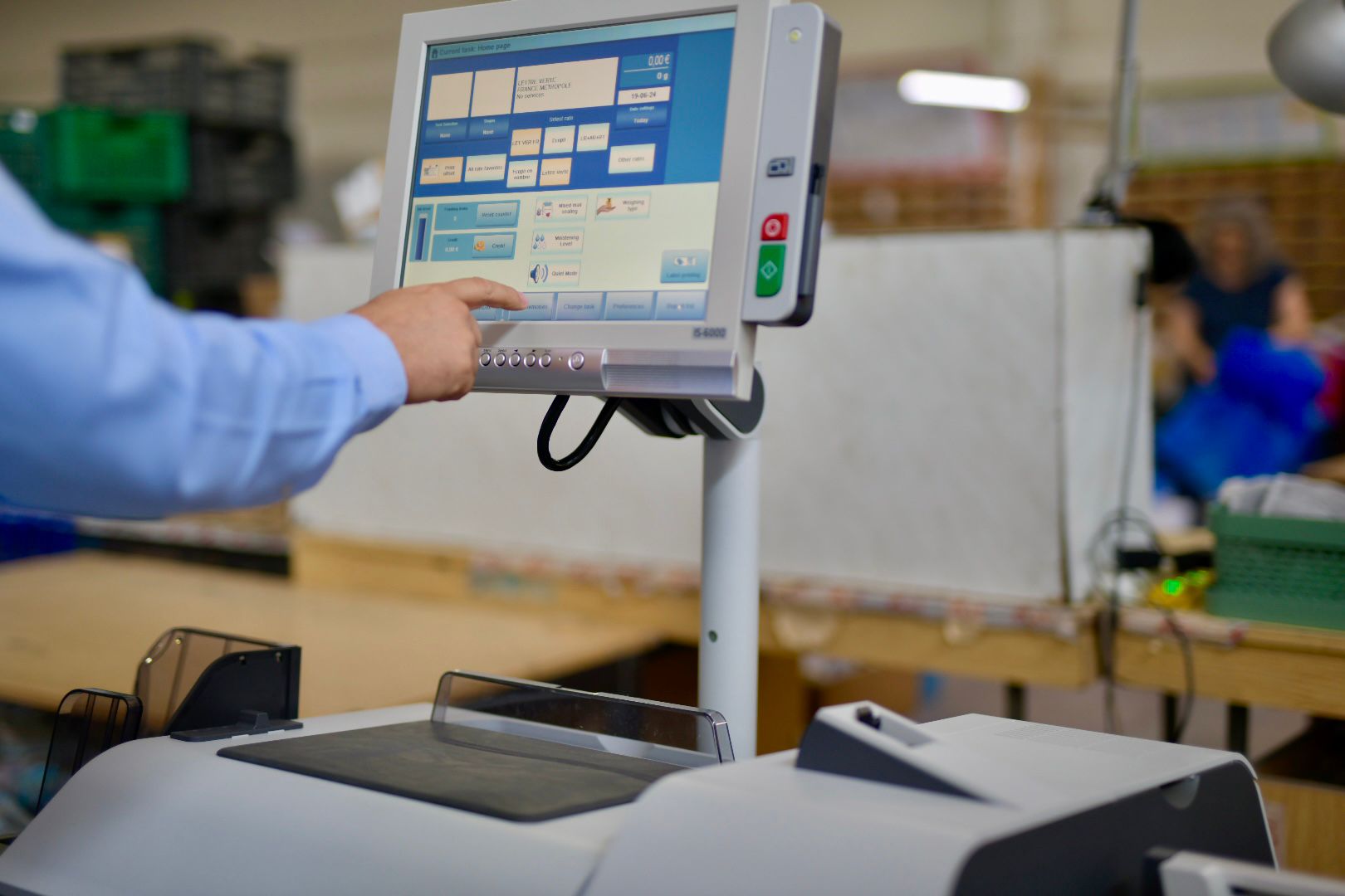 Poşta Română revoluţionează serviciile oferite cu maşini de ştampilat de ultimă generaţie