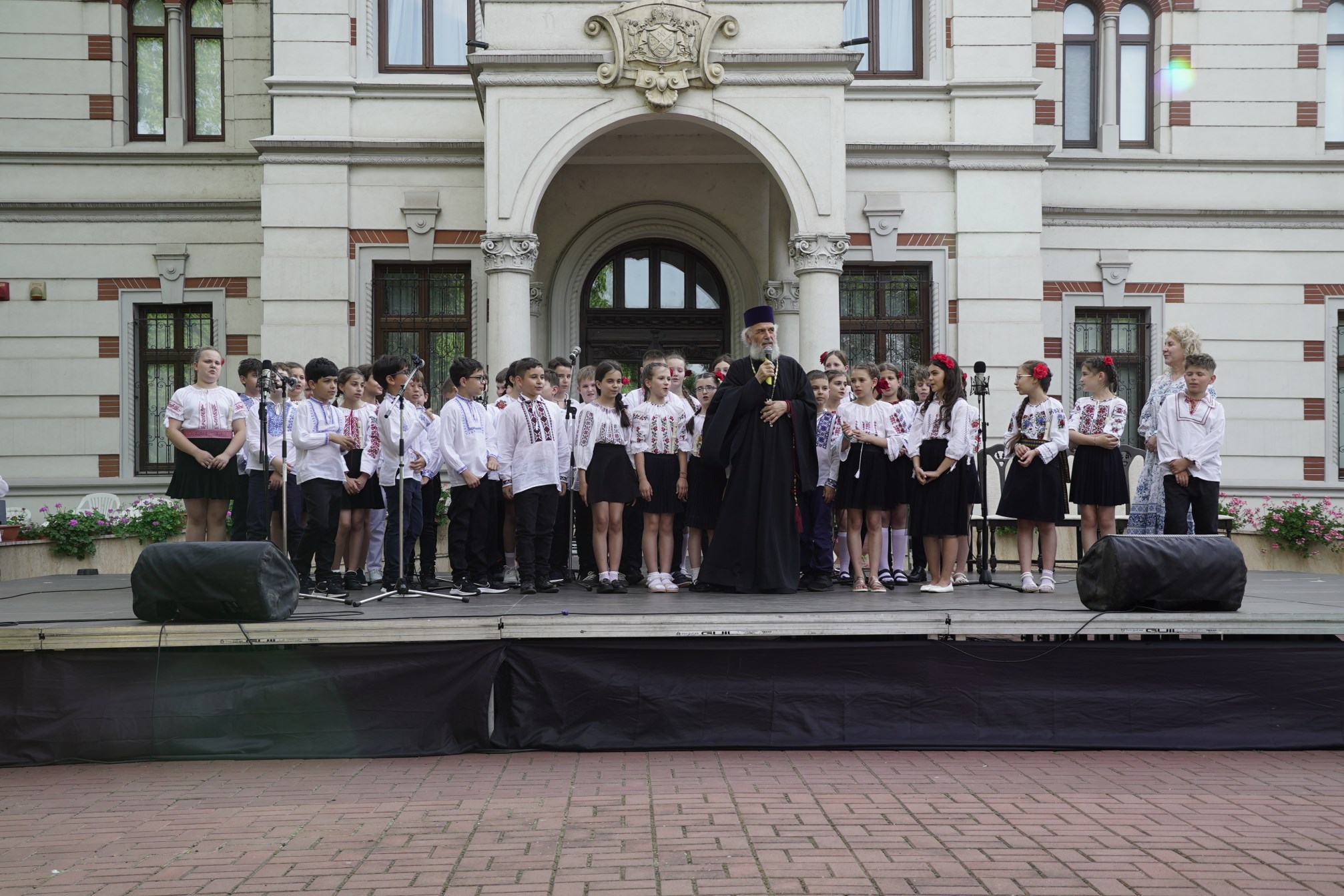 Serbare de sfârşit de an şcolar a elevilor seminarişti gălăţeni