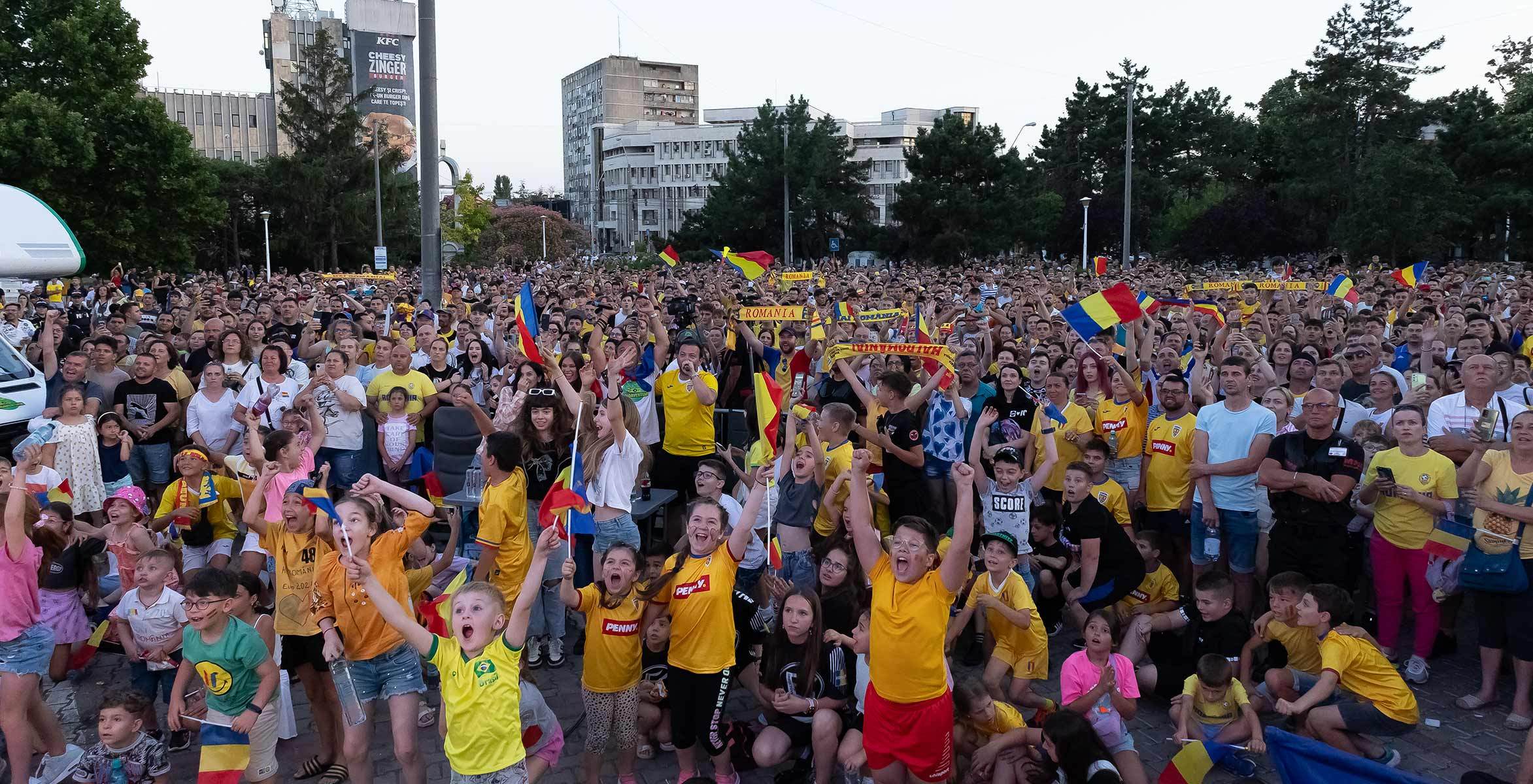 Explozie de bucurie la Galaţi după calificarea României - ALBUM FOTO