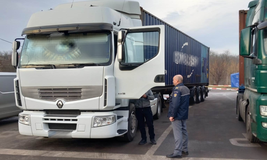 Deţinătorii de carnete de TIR-uri care folosesc aplicaţia TIR-EPD vor avea prioritate la Albiţa şi Siret