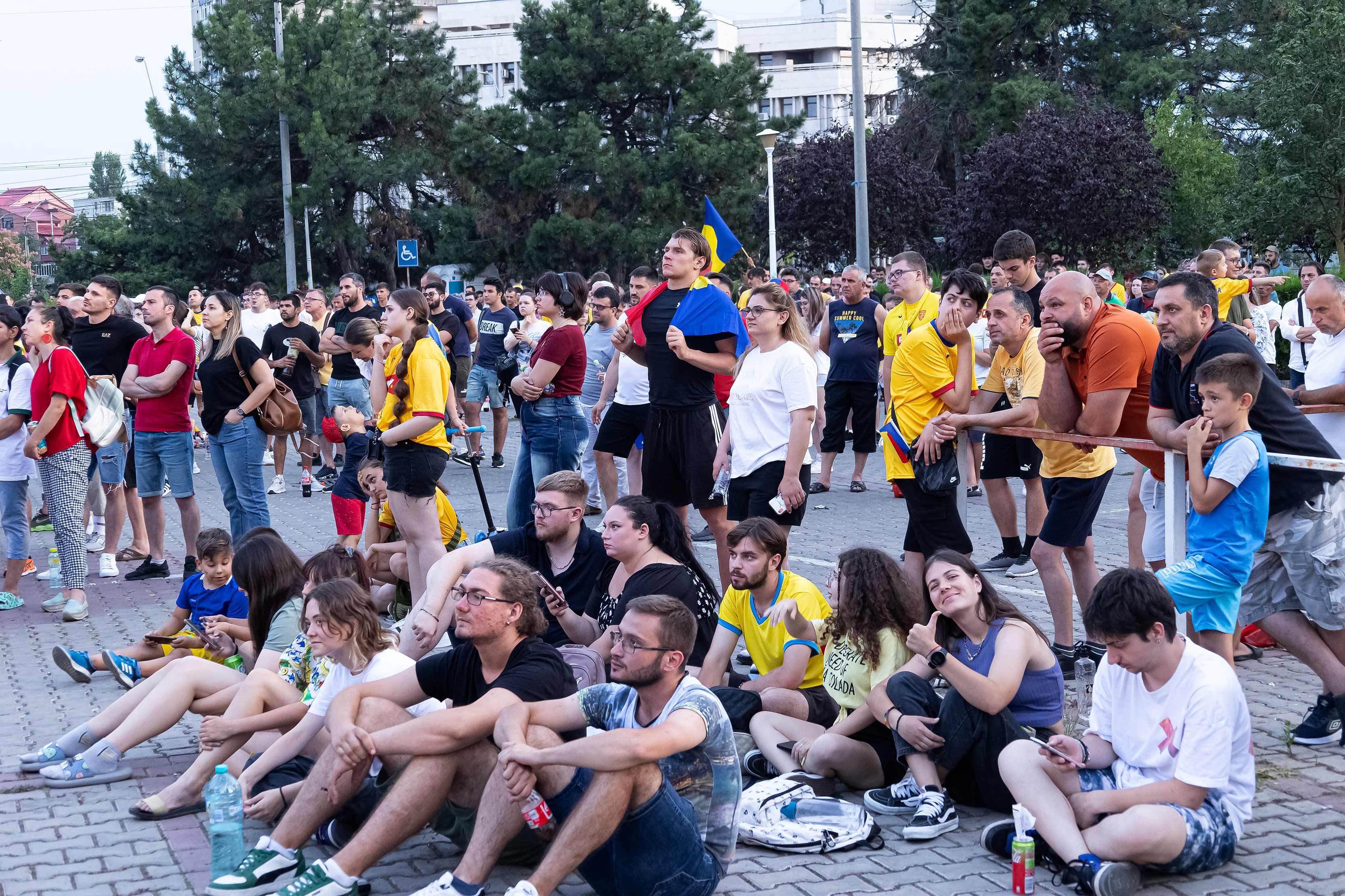 Gălăţenii au trăit cu sufletul la gură meciul Generaţiei de suflet - ALBUM FOTO