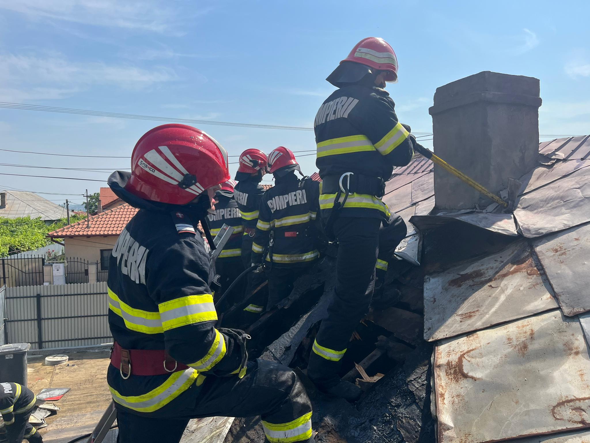 VIDEO: Casă cuprinsă de flăcări la Tulcea