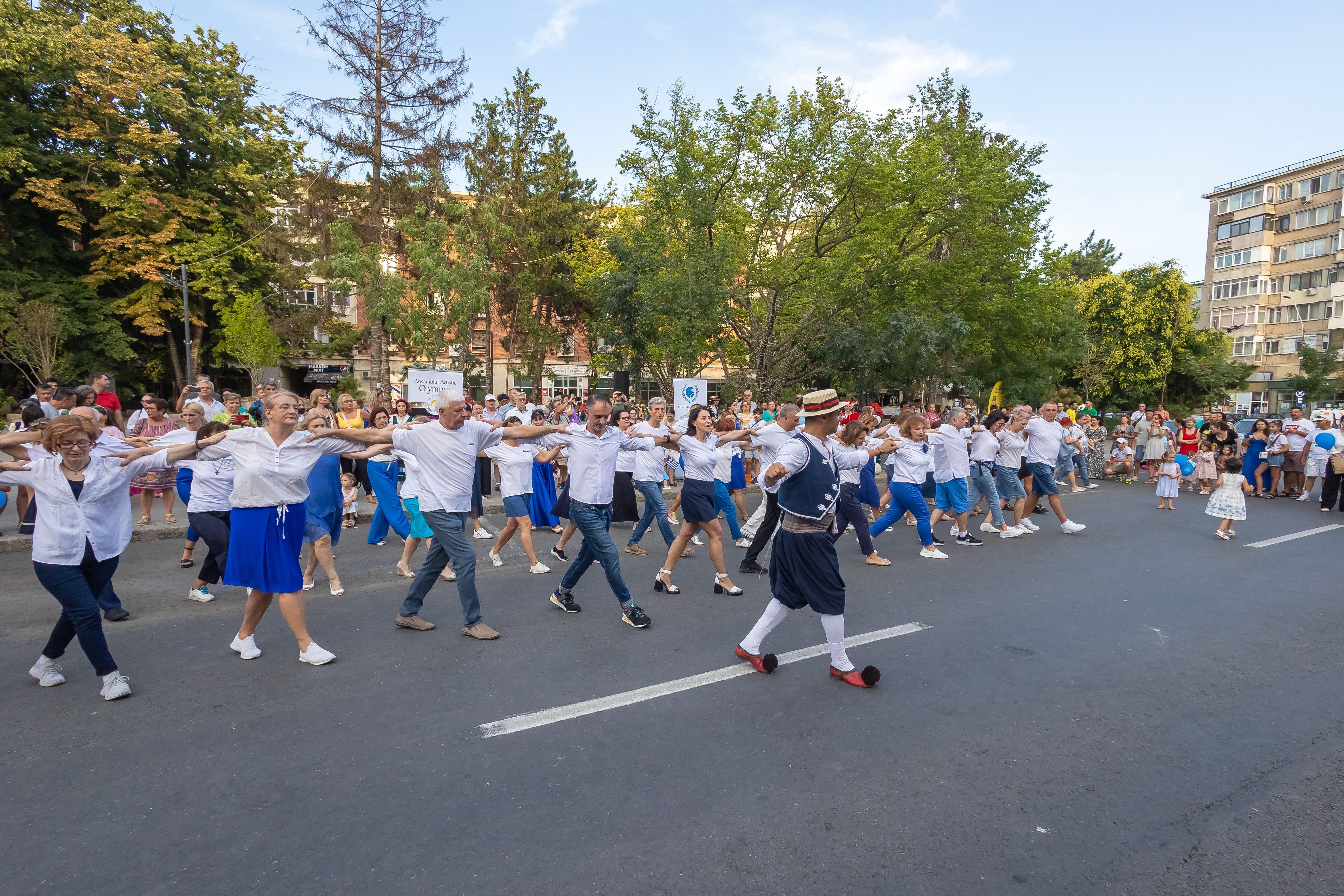 O încântare! Seară grecească în centrul Galaţiului (ALBUM FOTO)