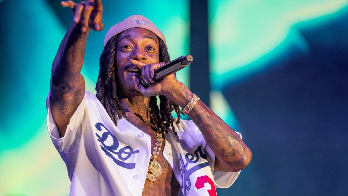 Reacţia lui Wiz Khalifa, reţinut de poliţişti după ce a fumat un joint pe scenă la Costineşti