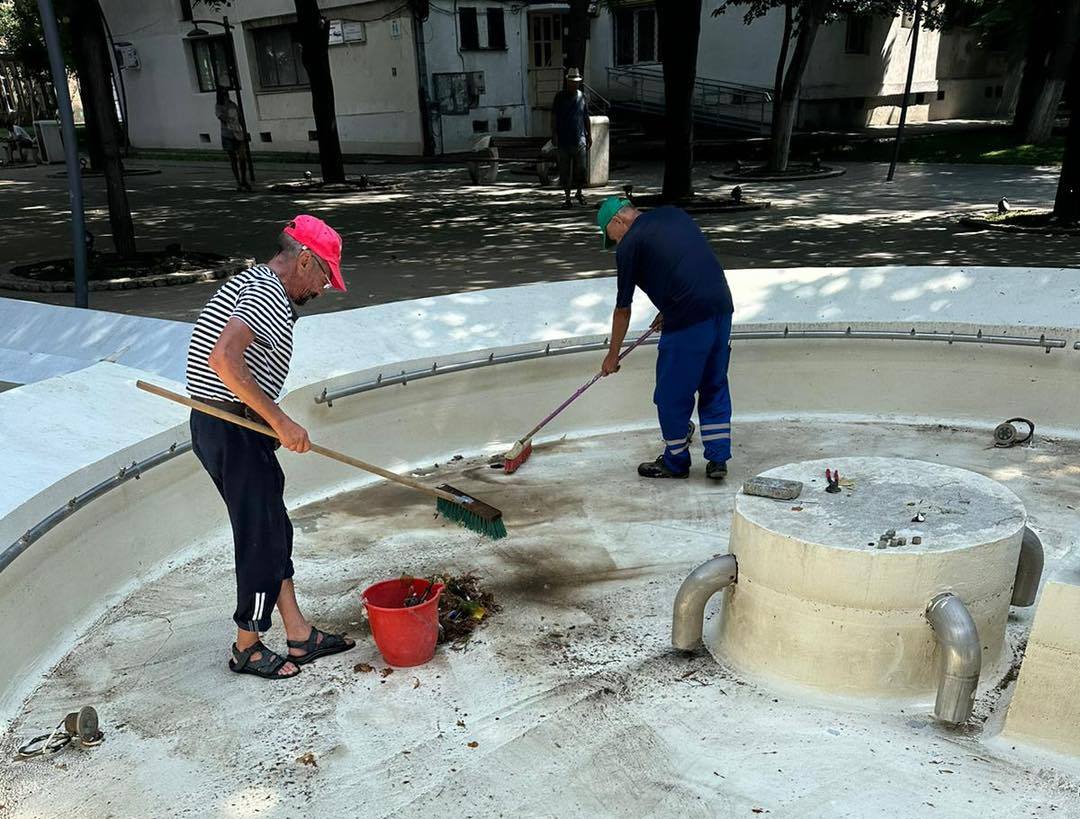 Fântânile arteziene din Galaţi "au făcut baie"