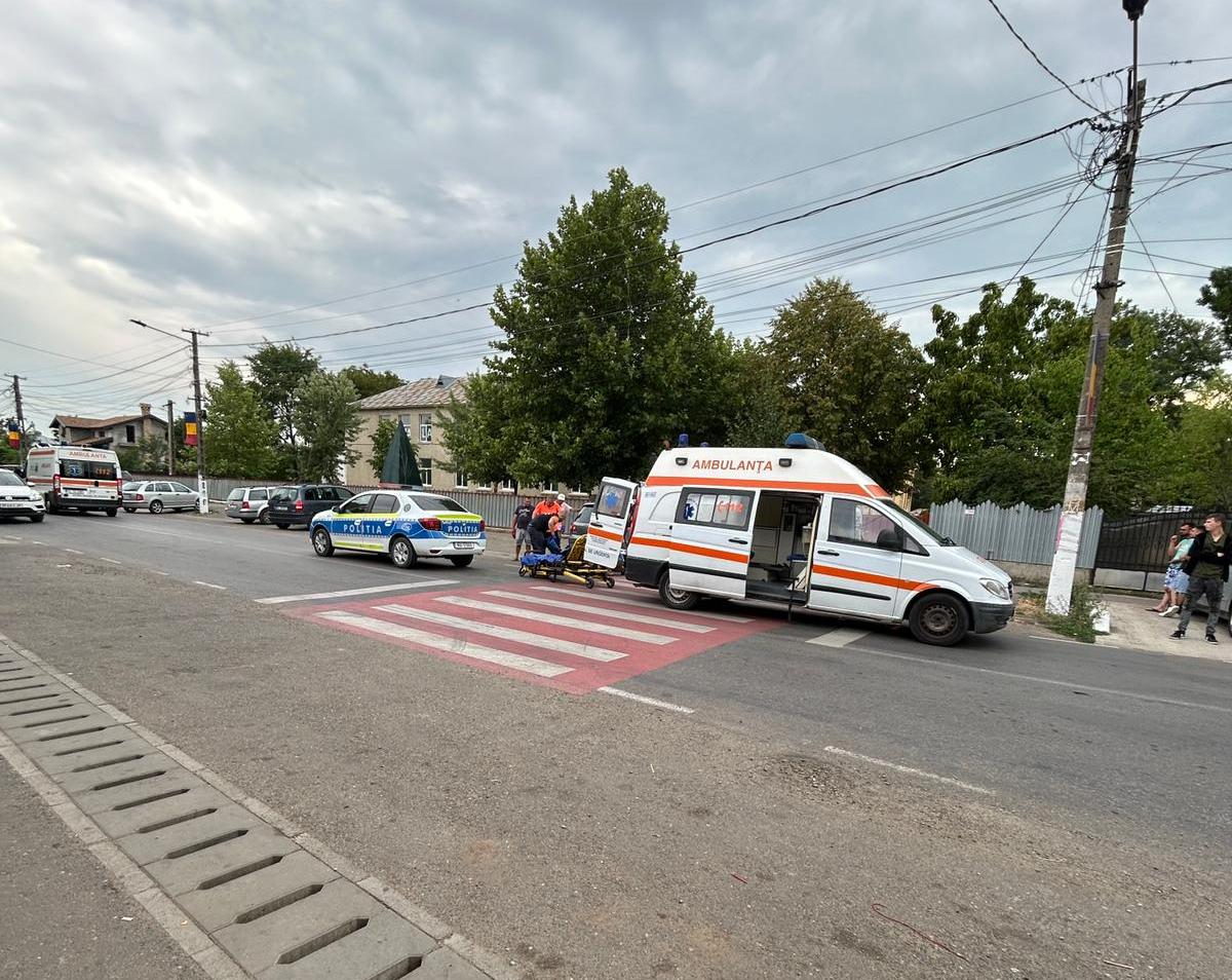 Bărbat lovit de maşina poliţiei pe trecerea de pietoni, la Cudalbi