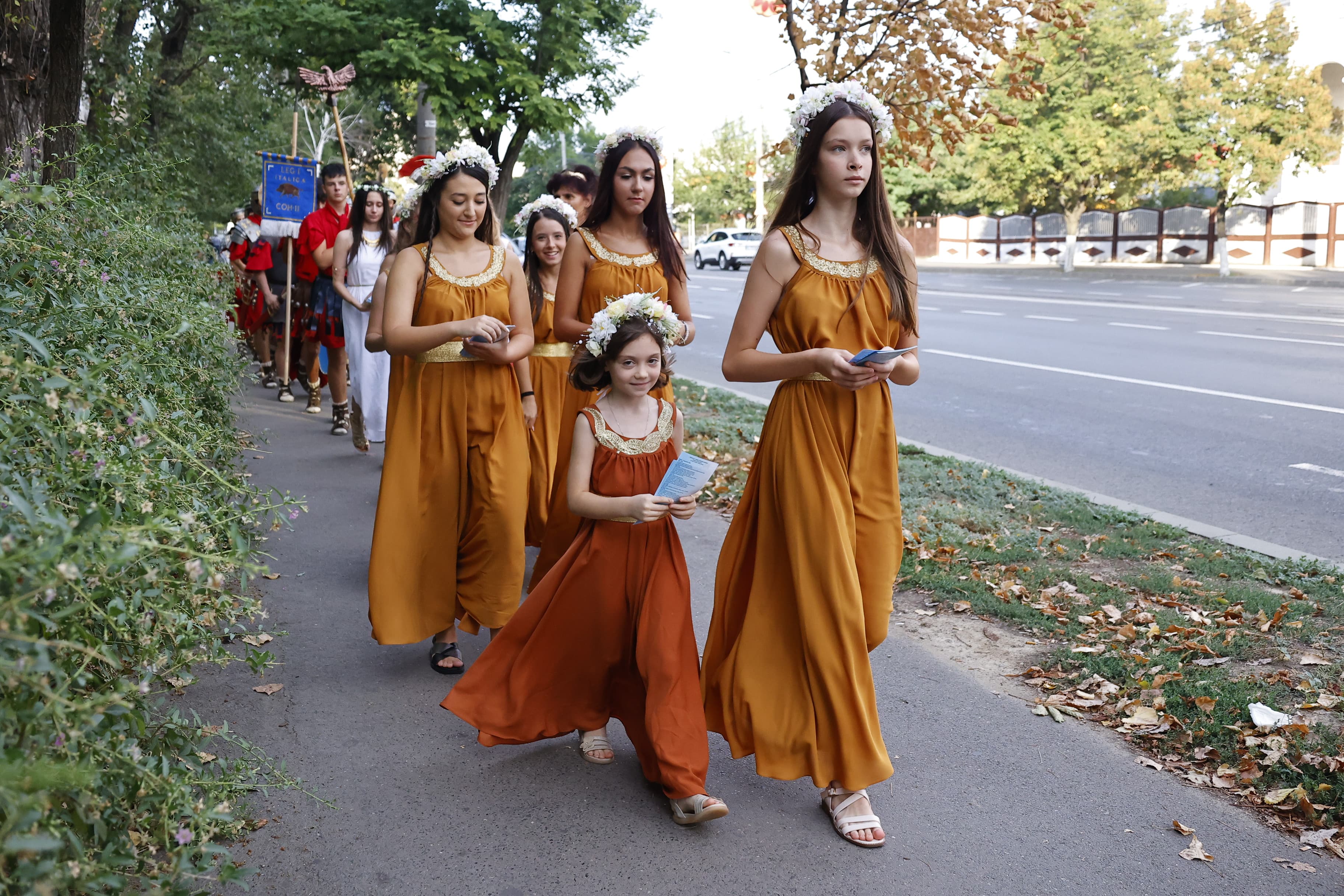 Festival roman în Grădina Publică, la sfârşitul lunii! Defilări prin oraș zilele acestea (FOTO/VIDEO)