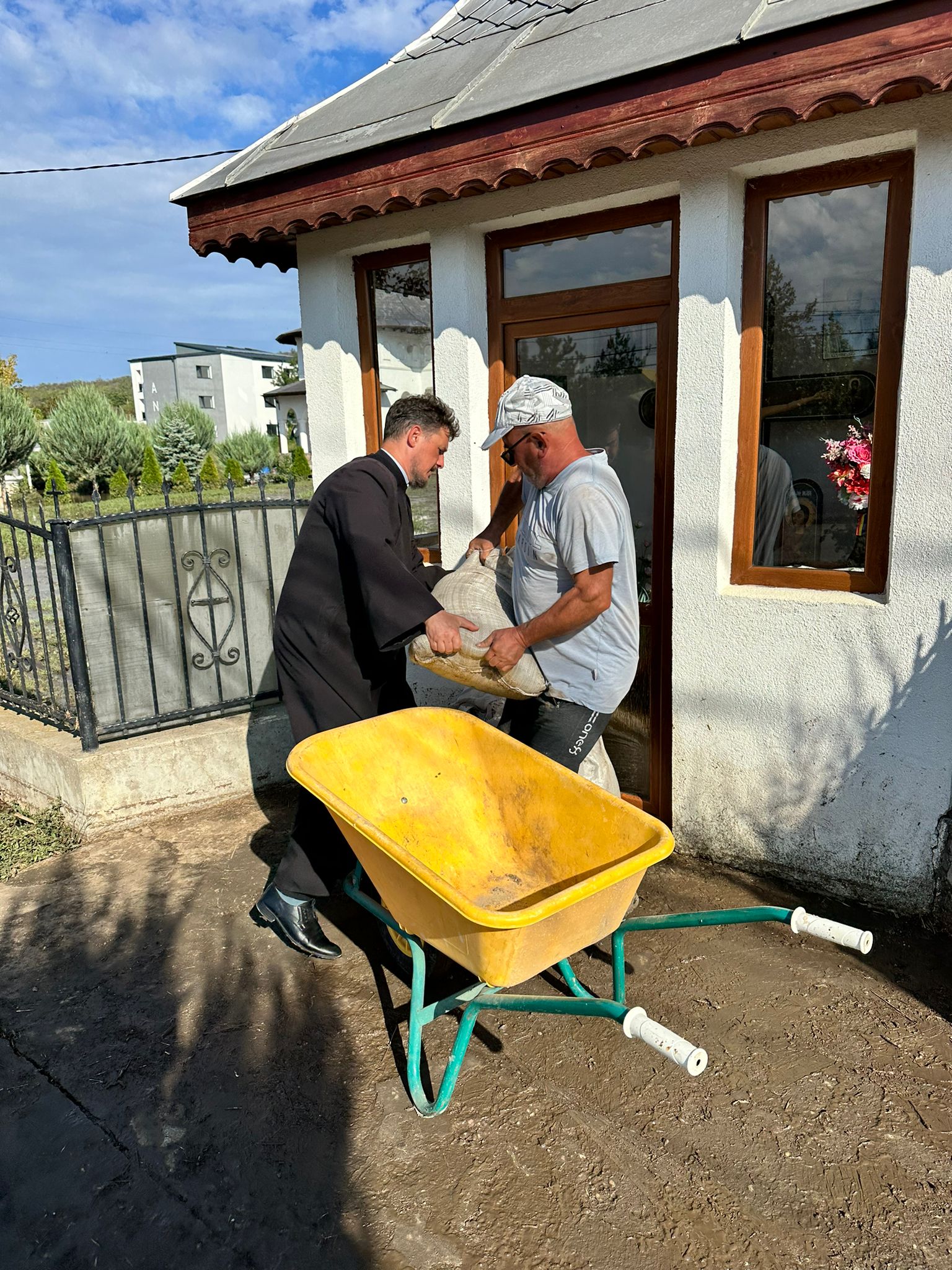 Arhiepiscopia Dunării de Jos vine în ajutorul sinistraţilor 