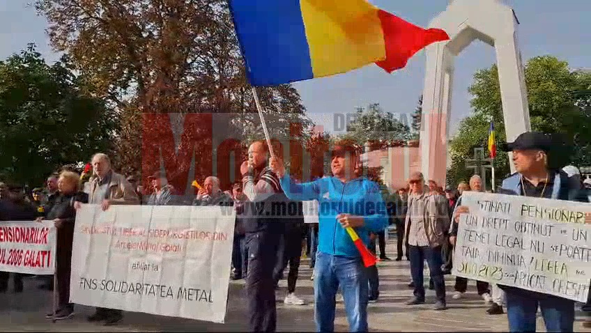 VIDEO: Pensionarii siderurgişti, protest în faţa Prefecturii Galaţi