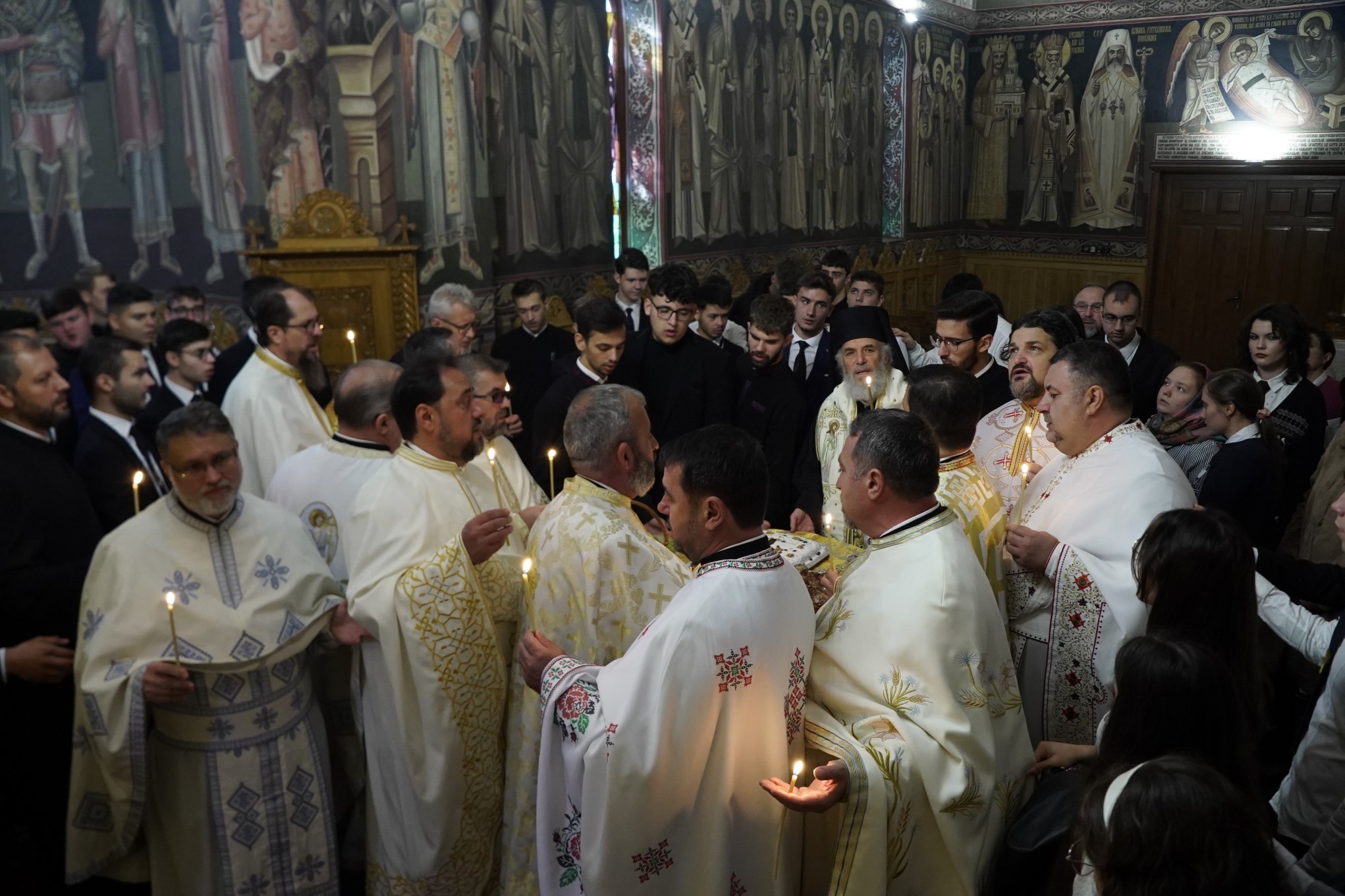 Multă emoţie şi bucurie! Revedere după trei decenii la Seminarul Teologic Galaţi (FOTO)