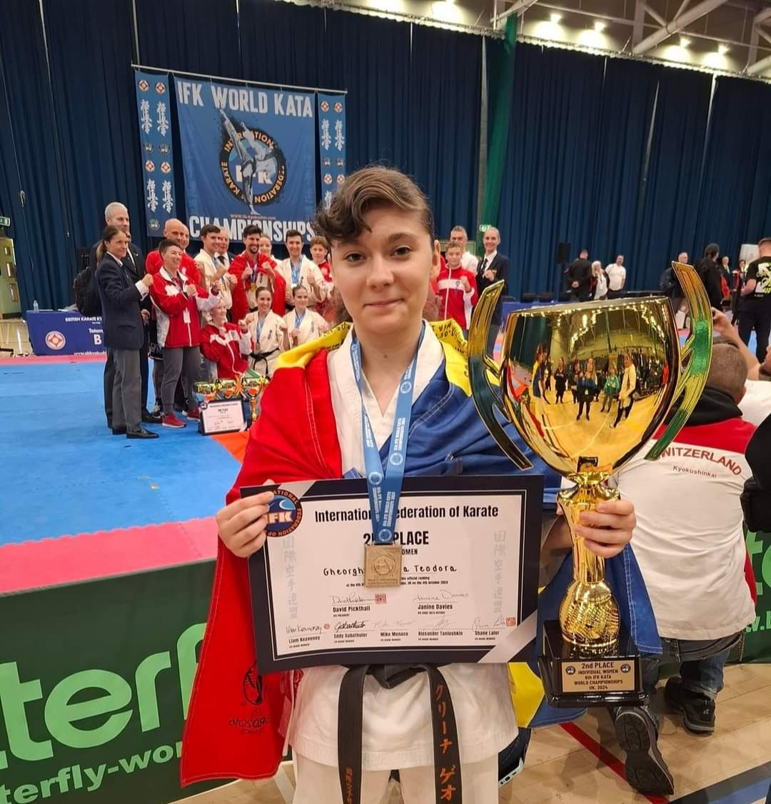 Gălățencele Crina Teodora Gheorghiu și Crina Marysia Chițoiu au urcat pe podiumul mondial la Londra