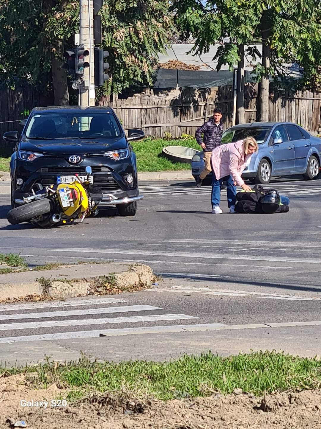 Motociclist din Galați izbit de o șoferiță din Ucraina