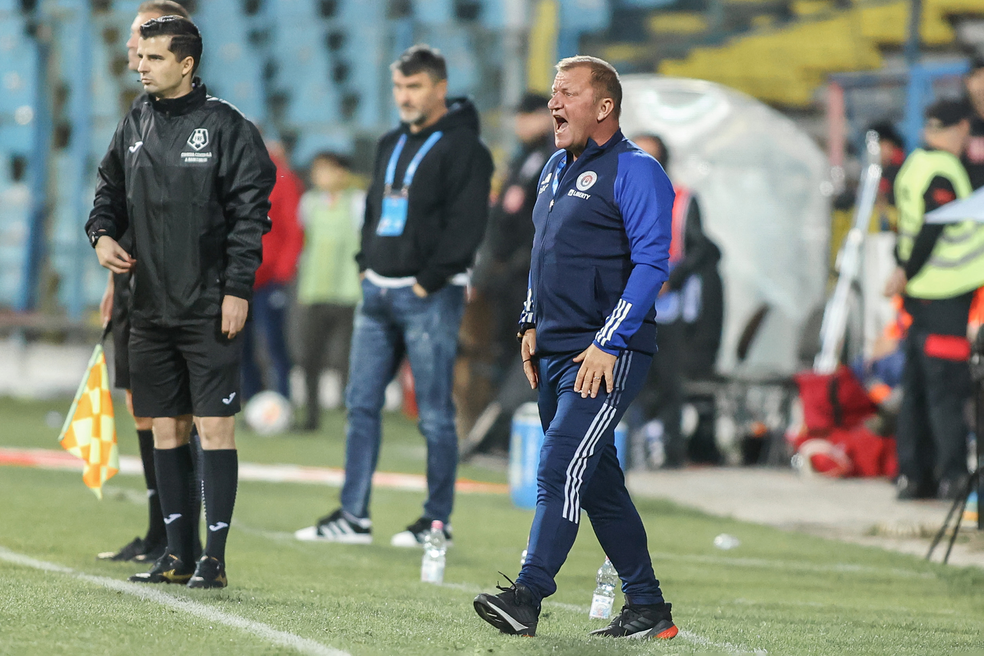 Pleacă Dorinel? «Nu e uşor să te baţi cu morile de vânt!»