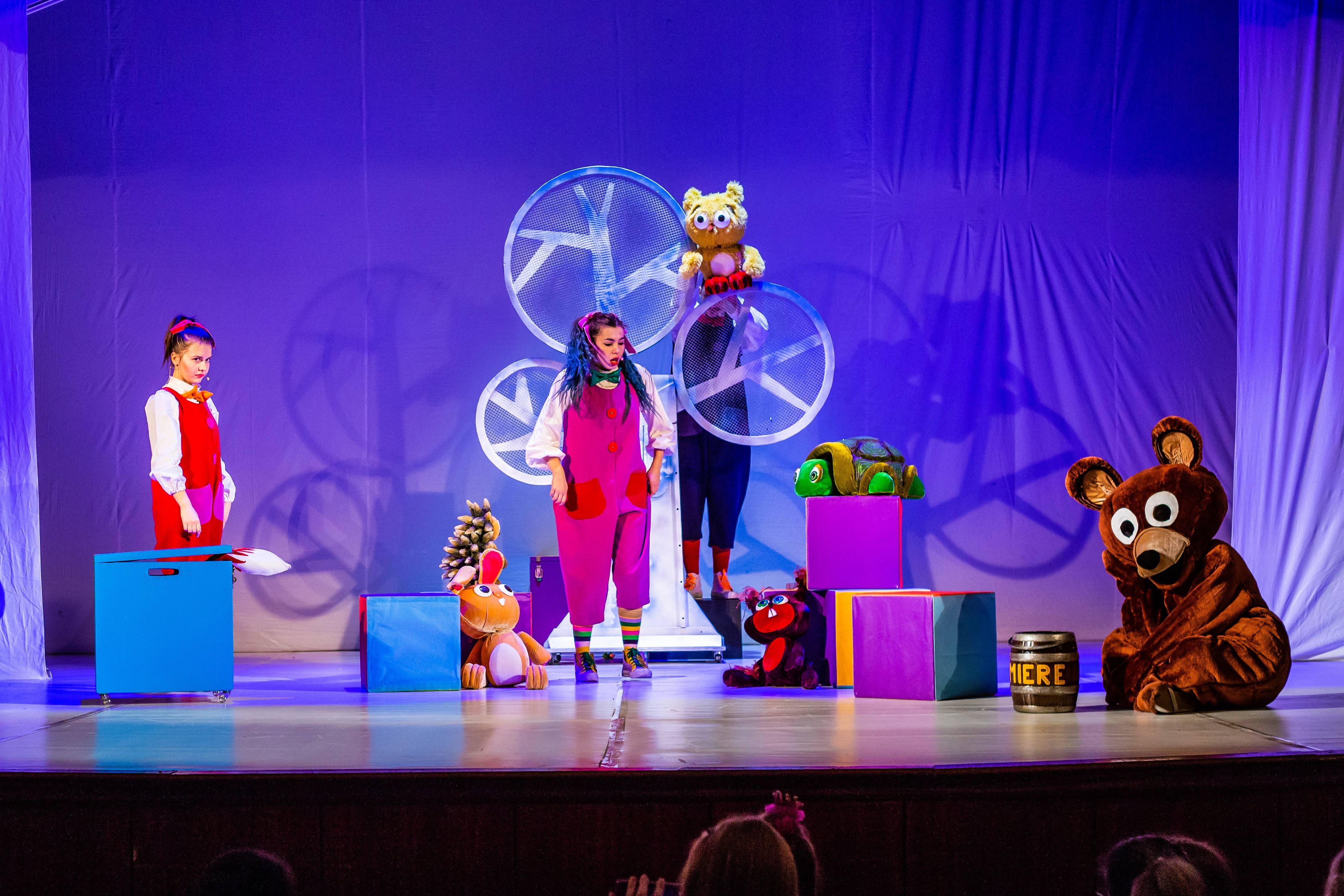 FOTO: Povestea plină de energie jucăuşă din această săptămână de la Teatrul „Gulliver” Galaţi