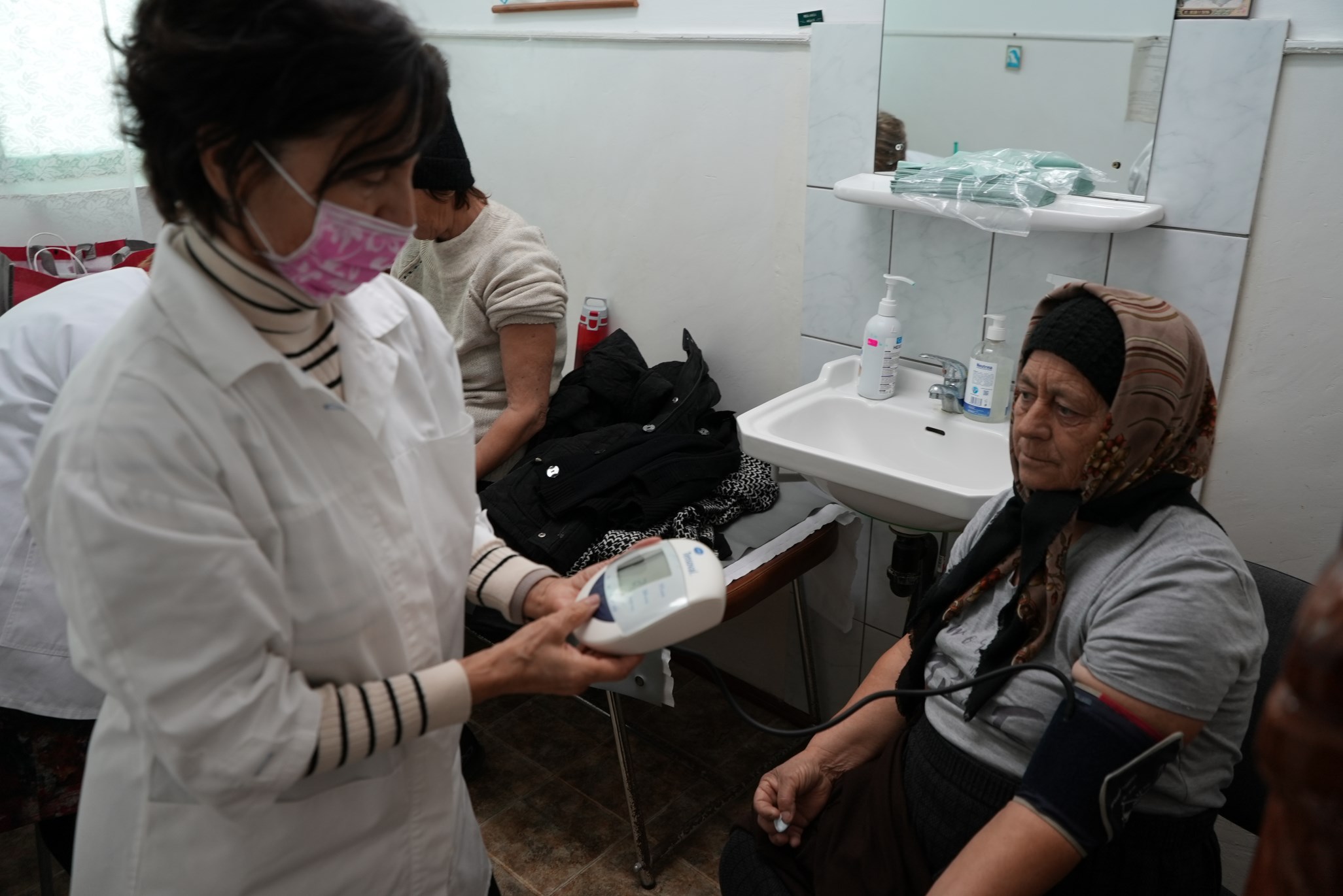 Caravană medicală pentru sinistraţii din Galaţi! Consultaţii şi medicamente gratuite