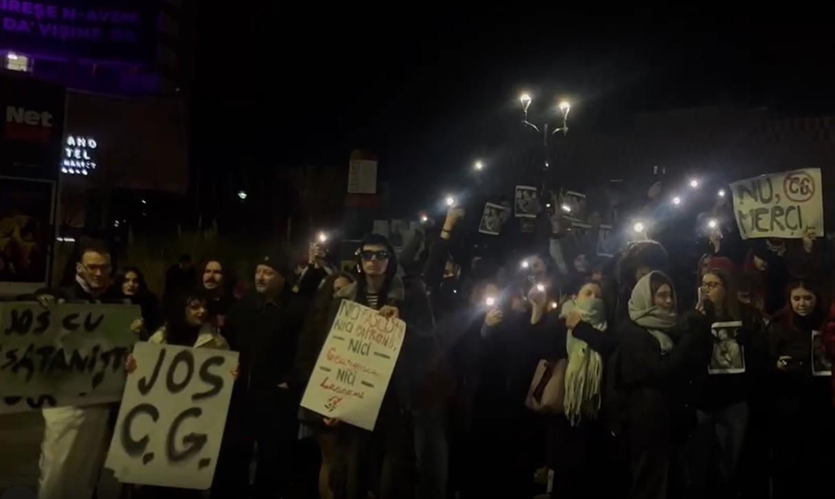VIDEO: Proteste la Universitate împotriva lui Călin Georgescu: „Iubirea de ţară nu e legionară” 