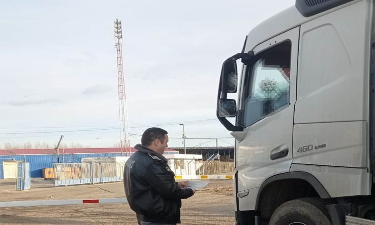 Brăila: A încercat recuperarea placuţelor de înmatriculare, folosind poliţe de asigurare RCA falsificate