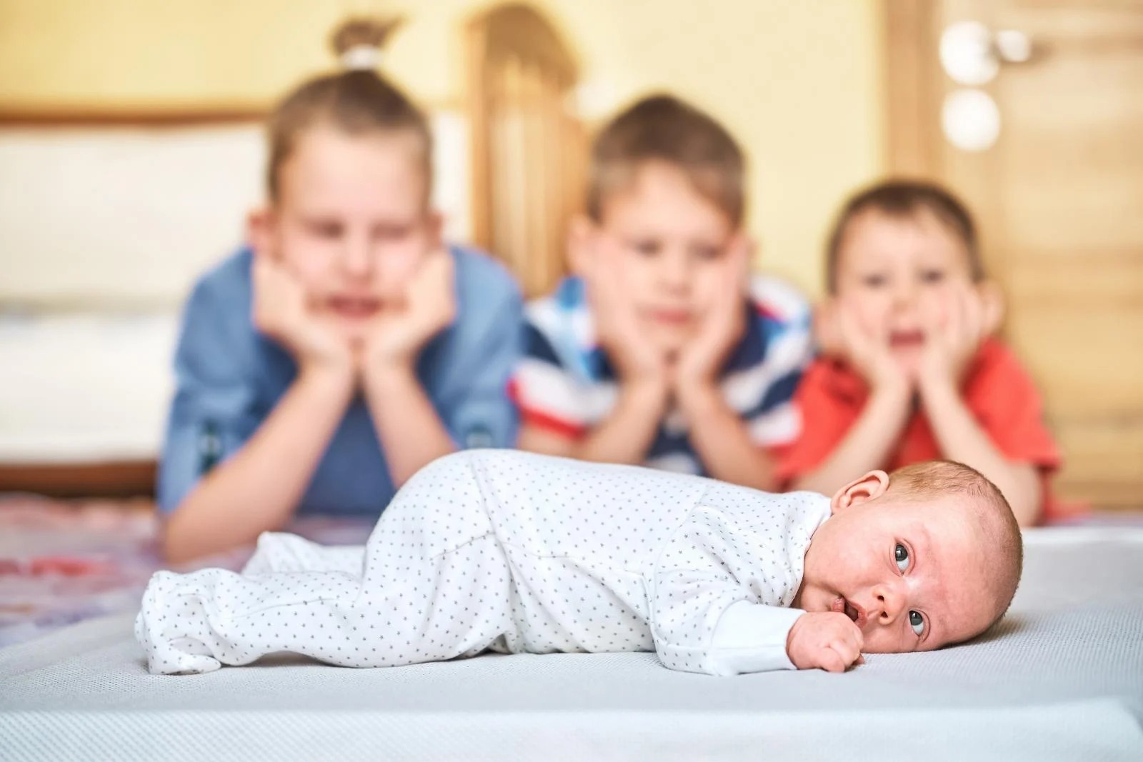 Din 2025 începe Generaţia Beta: Ce înseamnă acest lucru pentru societate?