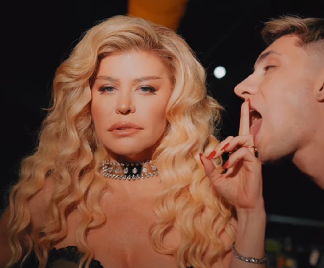 FOTO: Loredana a renunţat la filtre! Vedeta a postat imagini cu chipul său real