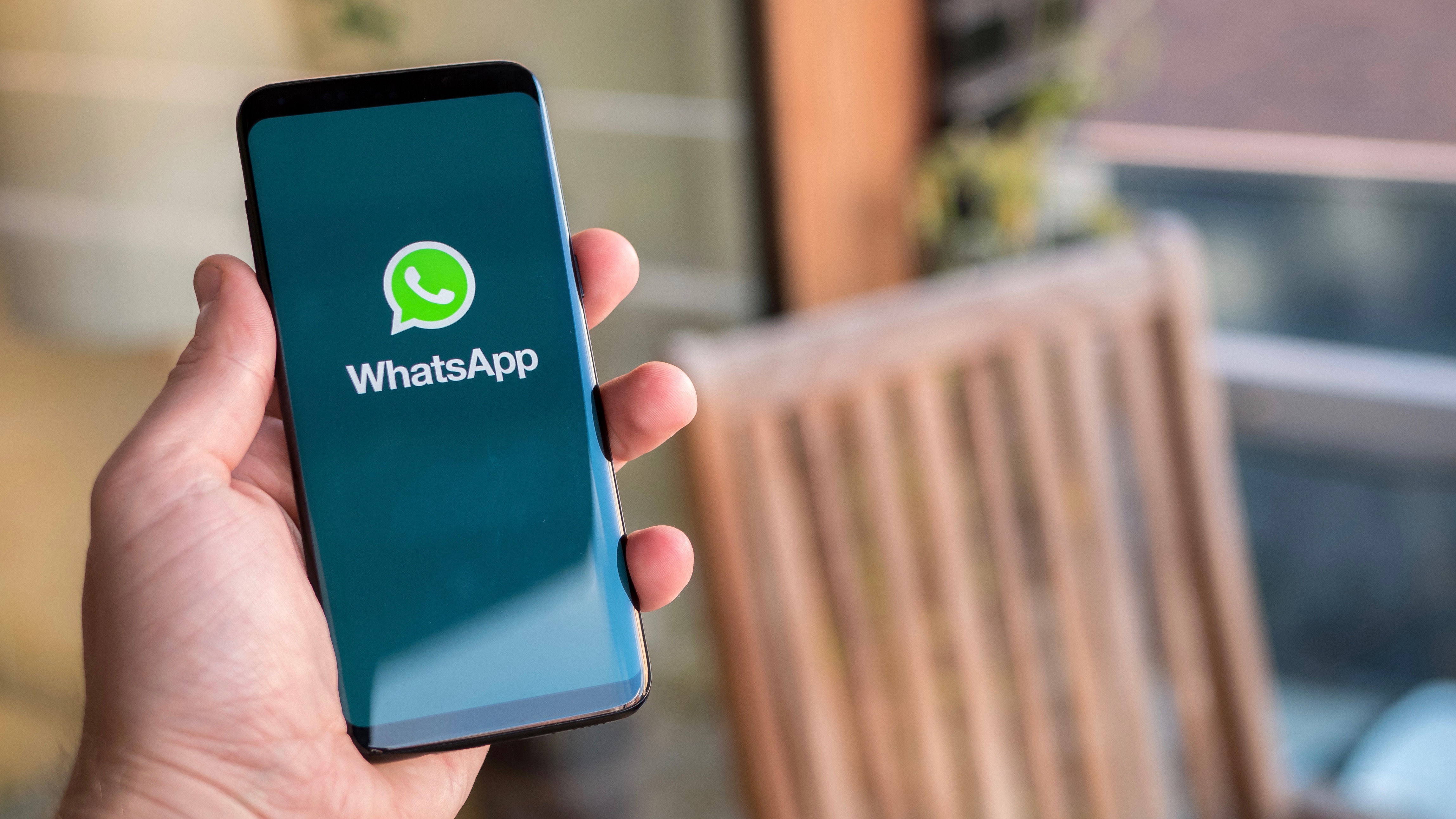 WhatsApp adaugă muzică în statusuri