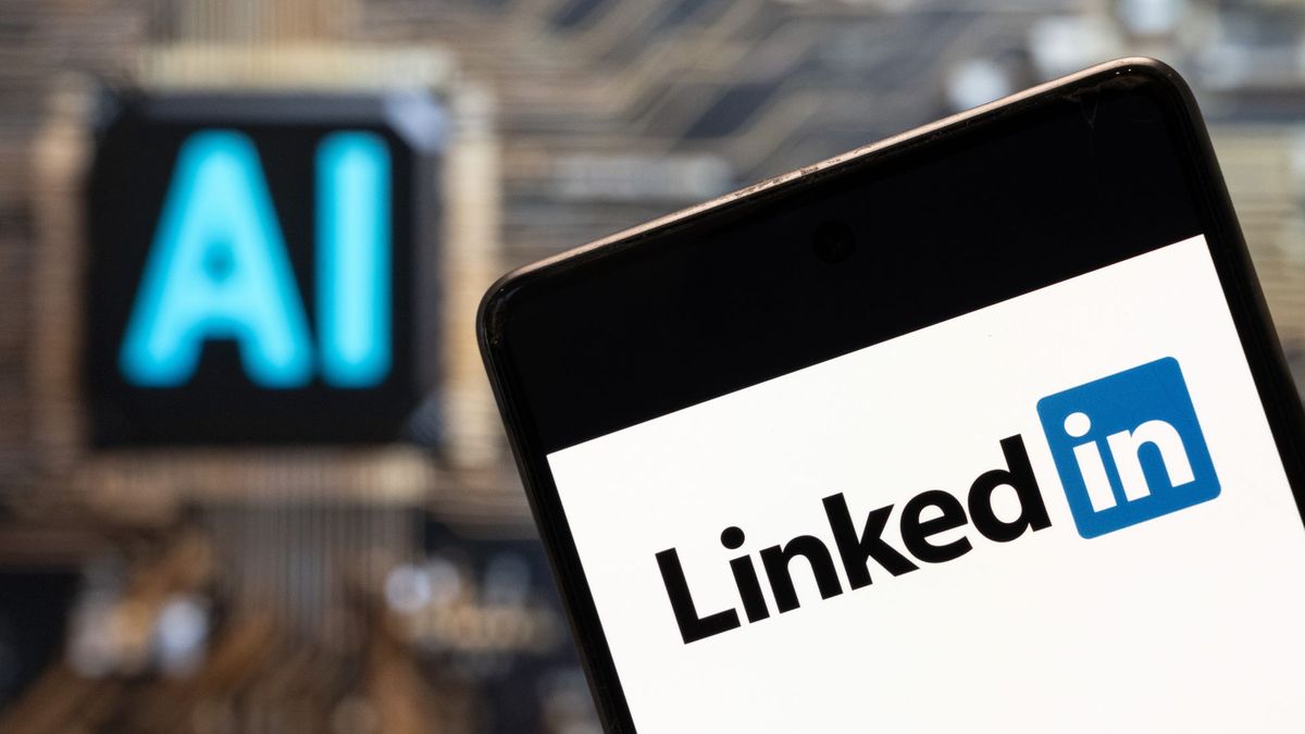 LinkedIn, acuzat de utilizarea mesajelor private pentru antrenarea inteligenţei artificiale