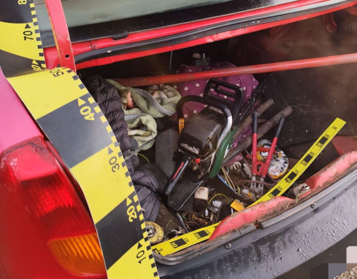 FOTO: Furt pe calea ferată, de 6.000 de lei! Poliţia Transporturi Galaţi, percheziţie la casa unui tânăr din Brăila