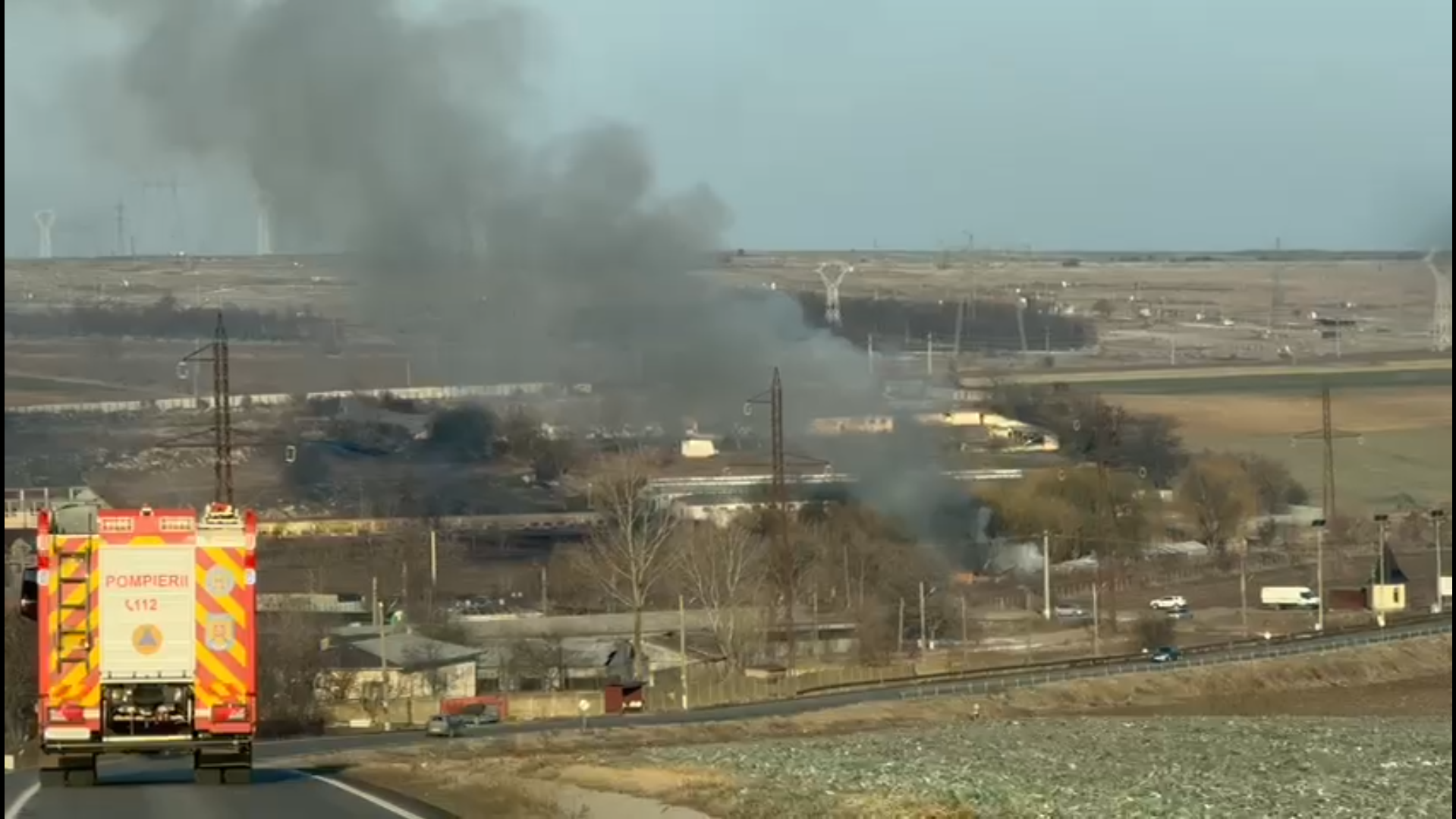 VIDEO: Incendiu la Schela. Pompierii intervin de urgenţă (UPDATE)